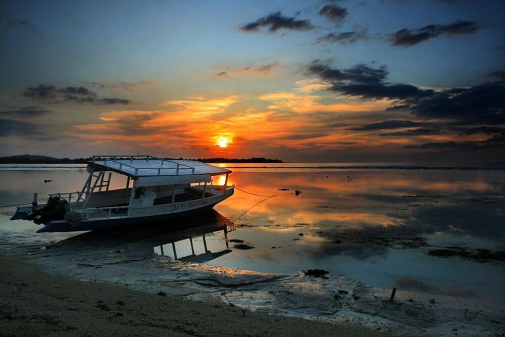 Puri Air Beach Resort & Spa Gili Air Esterno foto