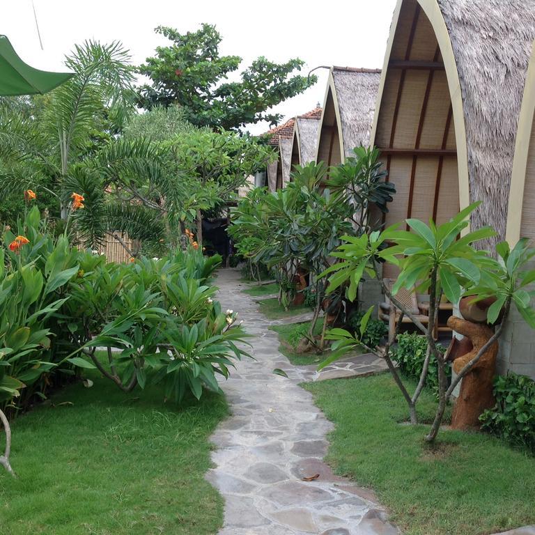 Puri Air Beach Resort & Spa Gili Air Esterno foto